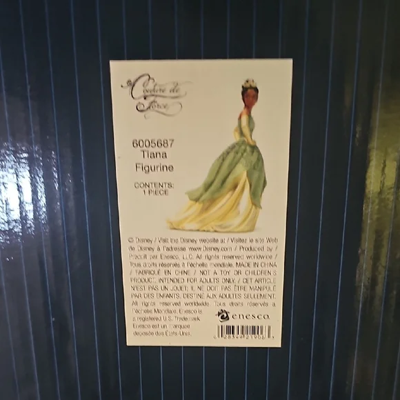 Disney Showcase Tiana in Green and Cream - Picture 5 of 5